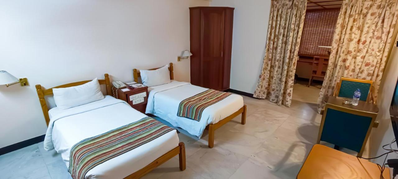 Bell Hotel Sivakāsi Buitenkant foto