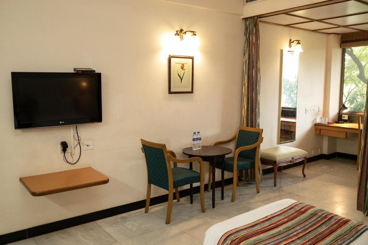 Bell Hotel Sivakāsi Buitenkant foto