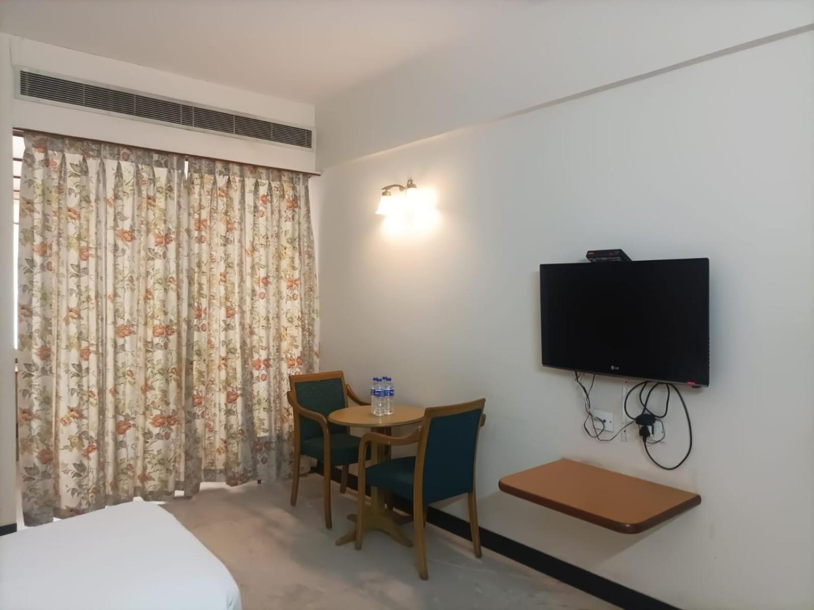 Bell Hotel Sivakāsi Buitenkant foto